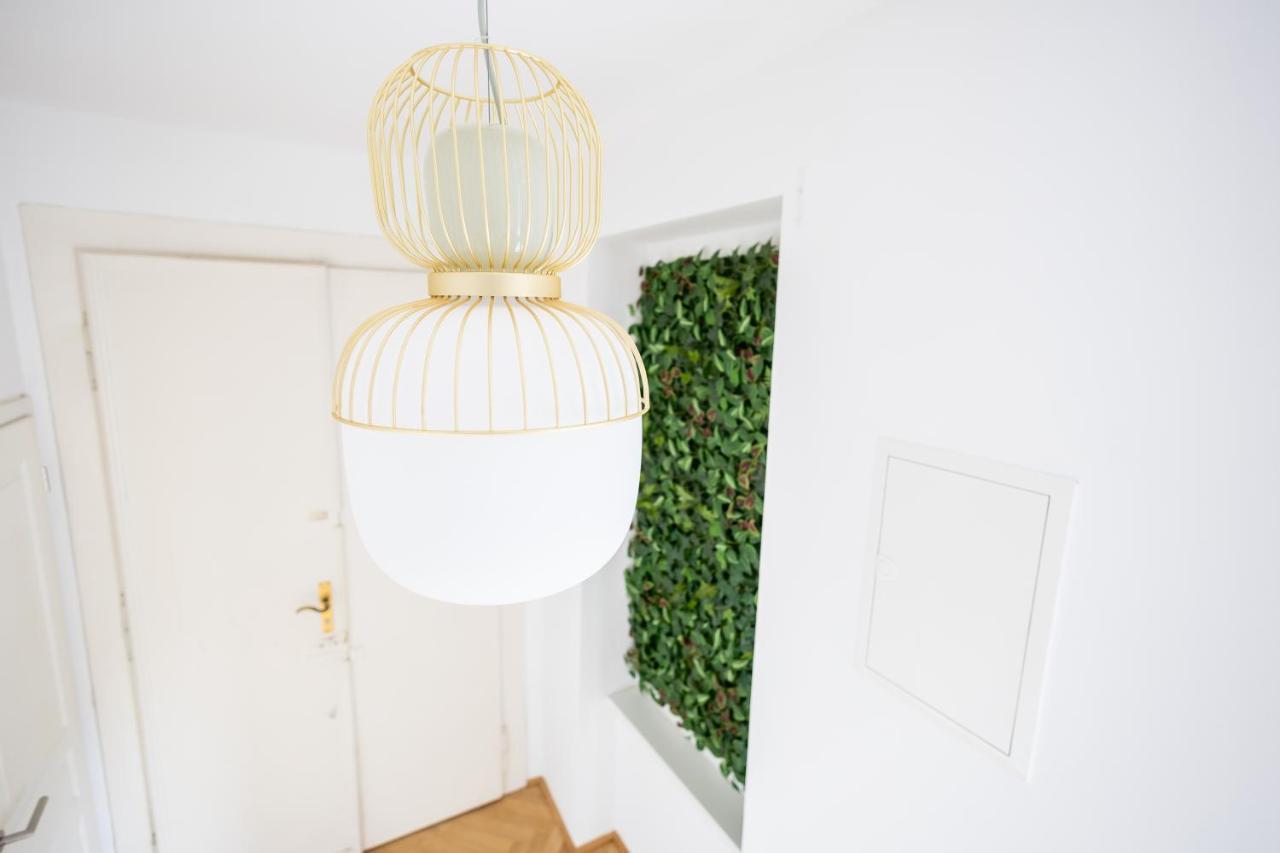Large Garden-View Balcony Comfort Retreat 1020-Wien Ngoại thất bức ảnh