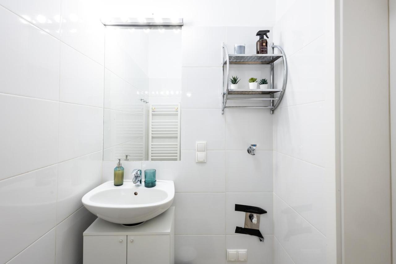 Large Garden-View Balcony Comfort Retreat 1020-Wien Ngoại thất bức ảnh